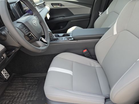 New 2026 Toyota Camry SE FWD image 9