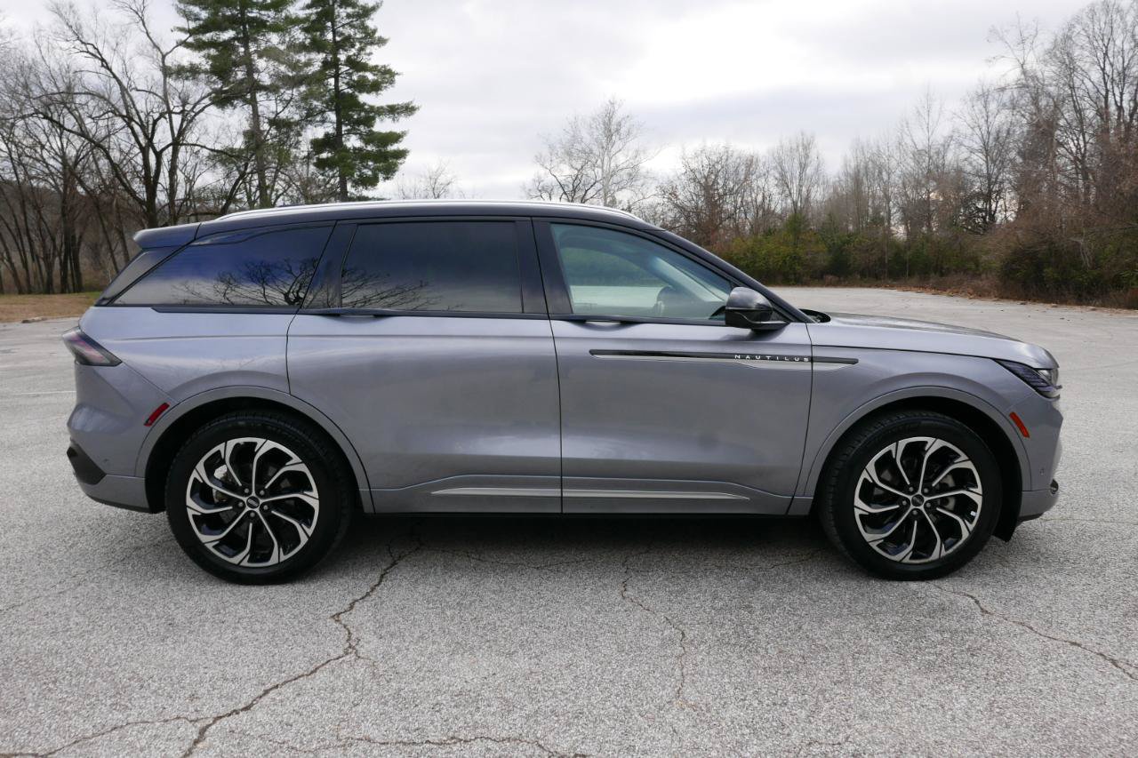 Used 2024 Lincoln Nautilus Reserve AWD/4WD image 5