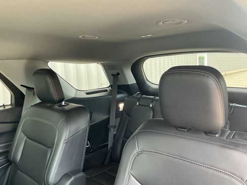 Used 2024 Ford Explorer XLT w/ Equipment Group 202A AWD/4WD image 18