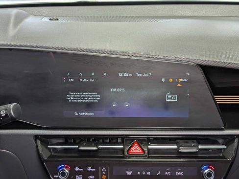Used 2024 Kia Niro EX FWD image 18