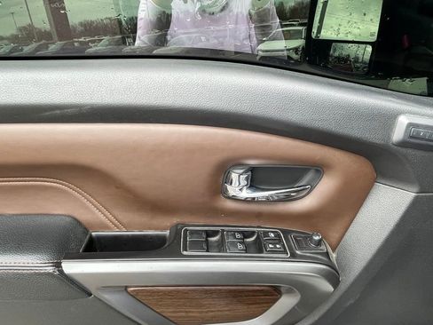 Used 2019 Nissan Titan Platinum Reserve w/ Platinum Utility Package image 11