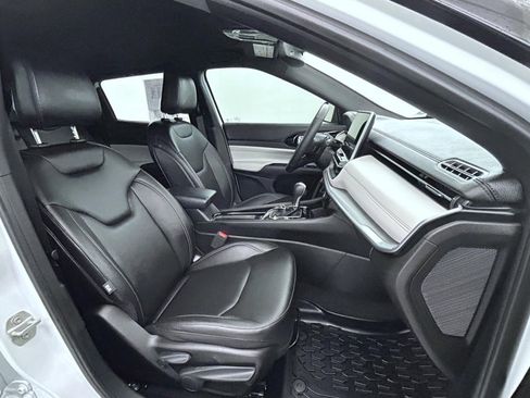 Certified 2025 Jeep Compass Limited image 15