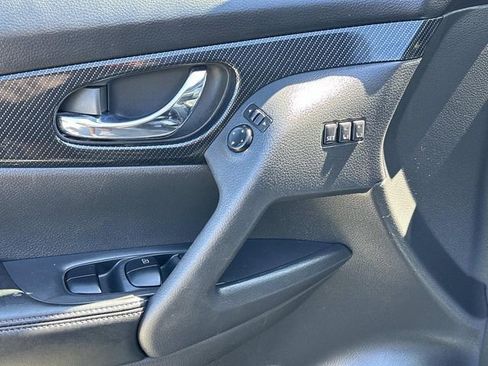 Used 2019 Nissan Rogue SL w/ Premium Package image 16