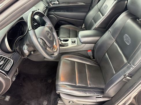 Used 2019 Jeep Grand Cherokee Overland AWD/4WD image 5