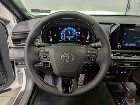 Used 2026 Toyota Camry SE image 16