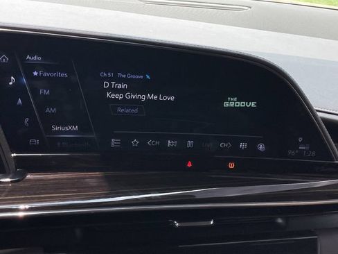 Used 2022 Cadillac Escalade ESV Premium Luxury AWD/4WD image 17