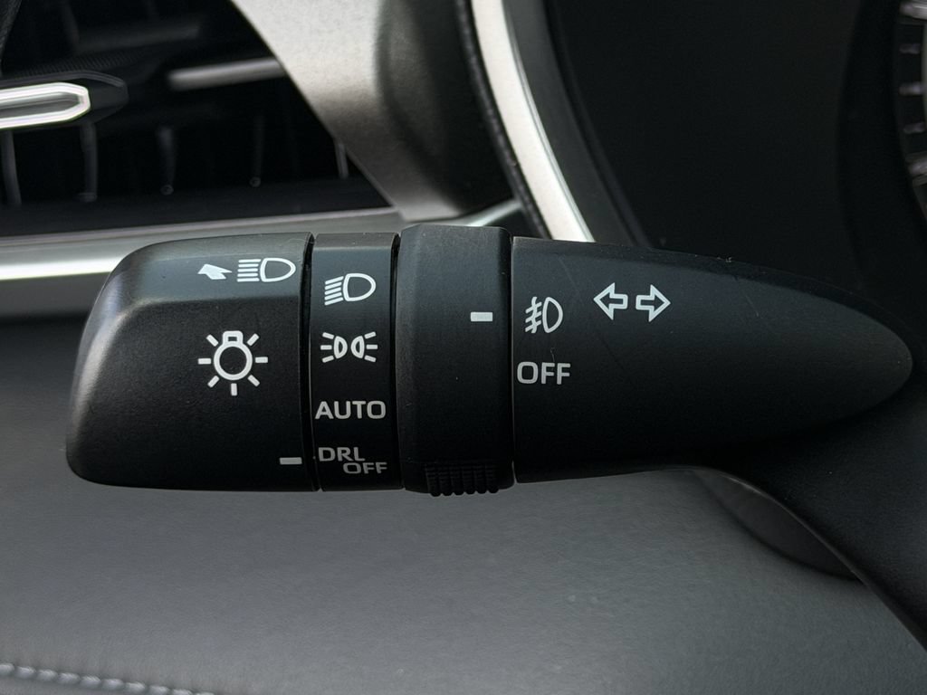 Used 2021 Toyota Highlander XLE FWD image 21