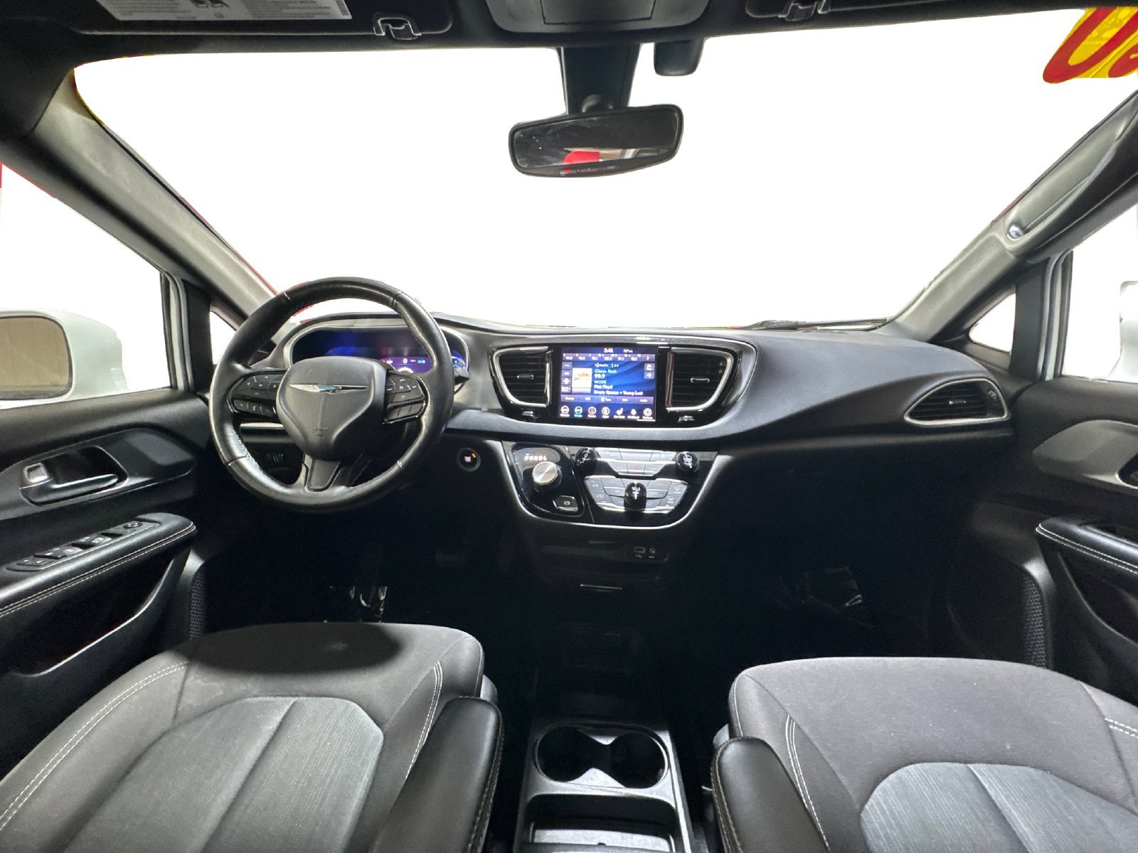 Used 2020 Chrysler Pacifica Touring w/ S Appearance Package FWD image 13