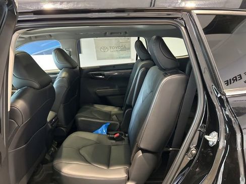 New 2026 Toyota Highlander Platinum AWD/4WD image 16
