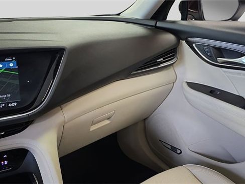 Used 2023 Buick Envision Avenir image 22