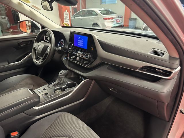 Used 2023 Toyota Highlander L AWD/4WD image 17