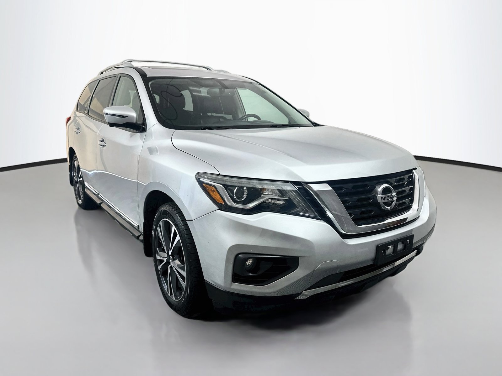 Used 2017 Nissan Pathfinder Platinum AWD/4WD image 1