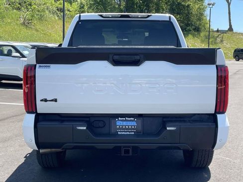 Used 2022 Toyota Tundra SR5 w/ SR5 Convenience Package AWD/4WD image 4