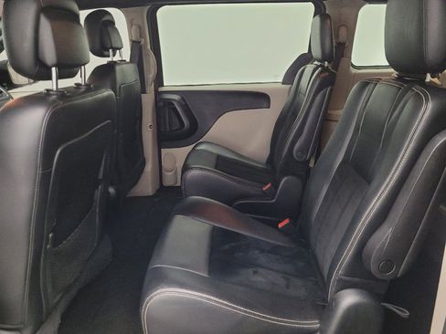 Used 2018 Dodge Grand Caravan SXT image 18