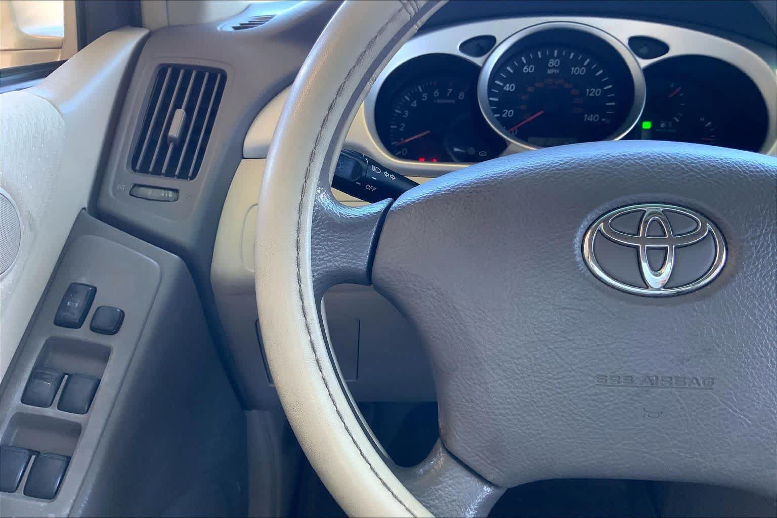 Used 2005 Toyota Highlander 4WD V6 w/ 3rd Row image 24