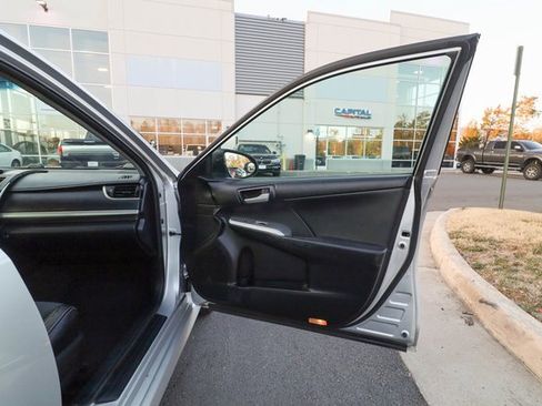 Used 2014 Toyota Camry SE image 43