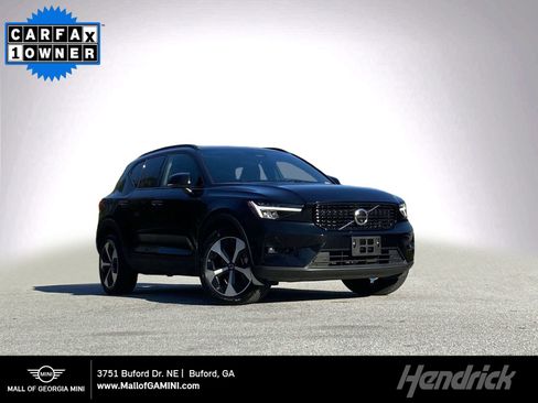 Used 2025 Volvo XC40 B5 Plus image 1