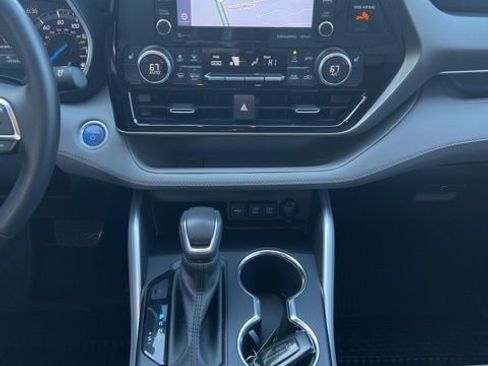 Used 2021 Toyota Highlander XLE image 16