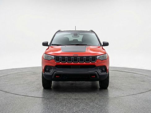 Used 2025 Jeep Compass Trailhawk AWD/4WD image 2