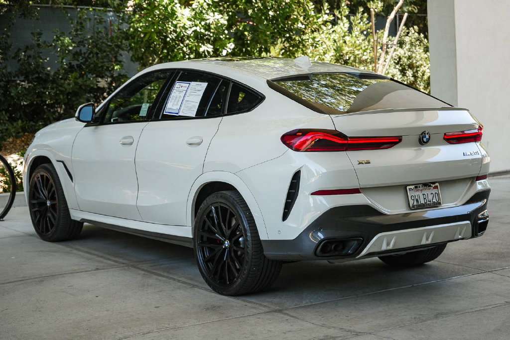 Used 2022 BMW X6 M50i w/ Executive Package AWD/4WD image 4