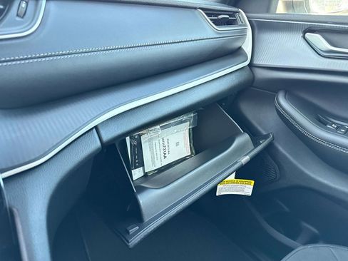 New 2025 Jeep Grand Cherokee Laredo X w/ Luxury Tech Group I image 23