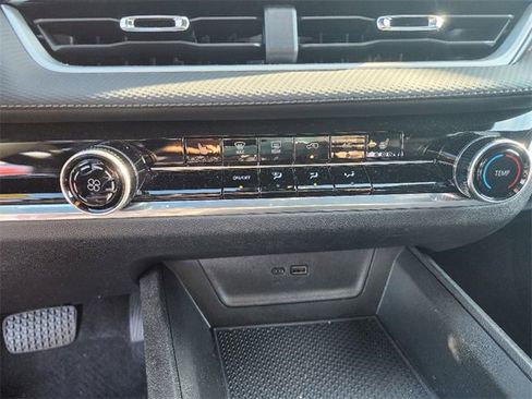 Used 2025 Chevrolet Equinox LT w/ Safety and Technology Package image 24