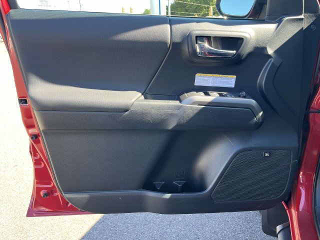 Used 2019 Toyota Tacoma TRD Off-Road AWD/4WD image 18