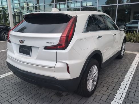 Used 2024 Cadillac XT4 Luxury w/ Cold Weather Package FWD image 6