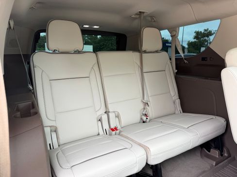 Used 2023 GMC Yukon XL Denali AWD/4WD image 13