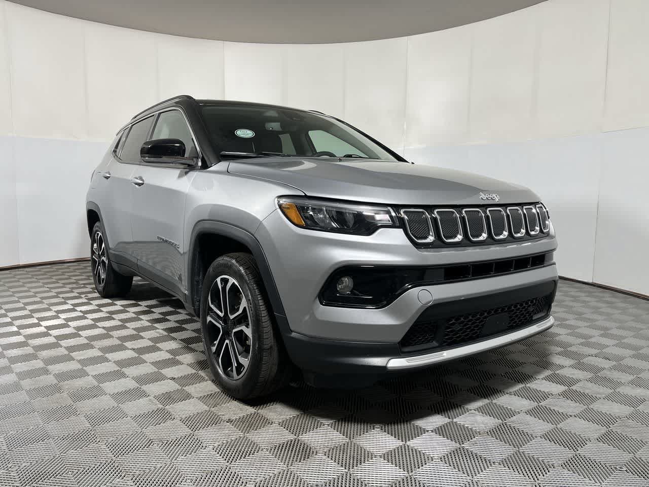 Used 2022 Jeep Compass Limited AWD/4WD image 2