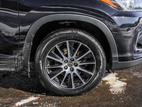 Used 2018 Toyota Highlander SE image 7