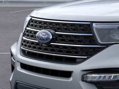 Used 2024 Ford Explorer XLT w/ Equipment Group 202A image 18