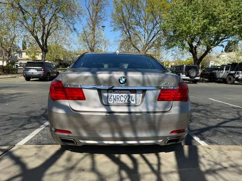 Used 2012 BMW 750i image 4