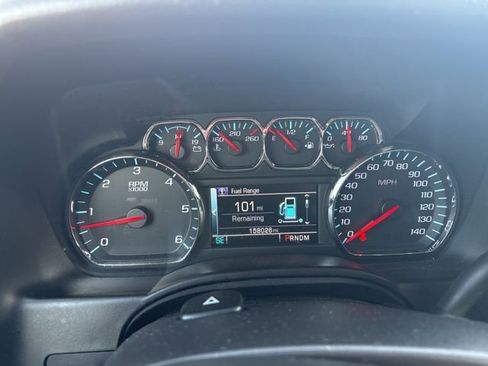 Used 2015 Chevrolet Suburban LT image 25