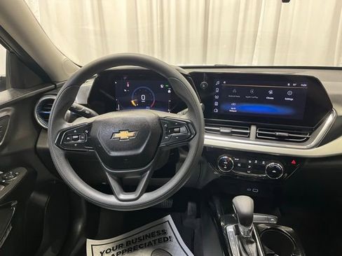 Used 2025 Chevrolet Trax LT image 17