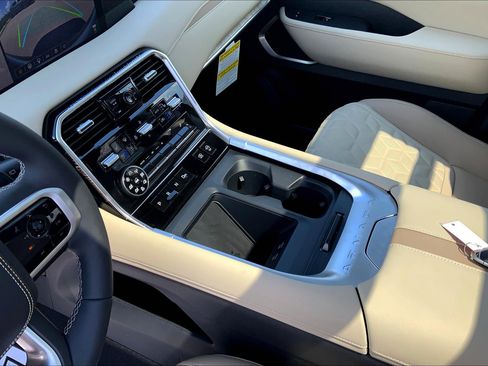 New 2025 Nissan Armada Platinum Reserve w/ Convenience Package image 8