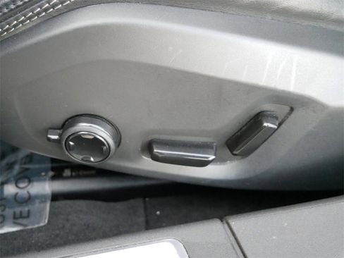 Used 2018 Volvo S90 T8 Inscription w/ Convenience Package image 15