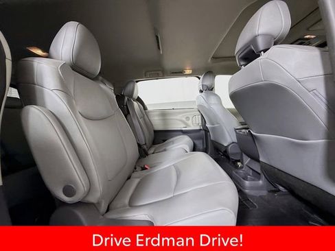 Certified 2021 Toyota Sienna XLE FWD image 28