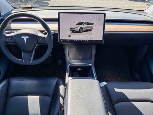 Used 2022 Tesla Model Y Long Range image 7