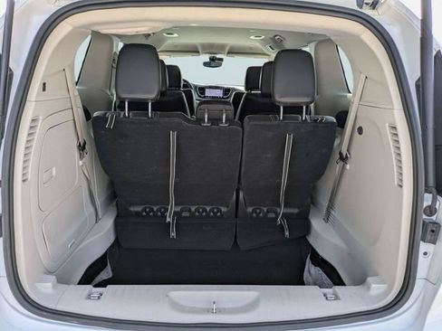 Used 2024 Chrysler Pacifica Limited FWD image 13