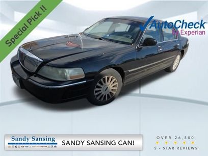 Used 2005 Lincoln Town Car Signature