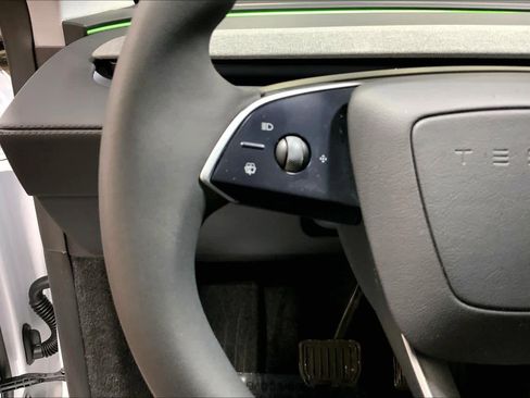 Used 2026 Tesla Model Y AWD image 24