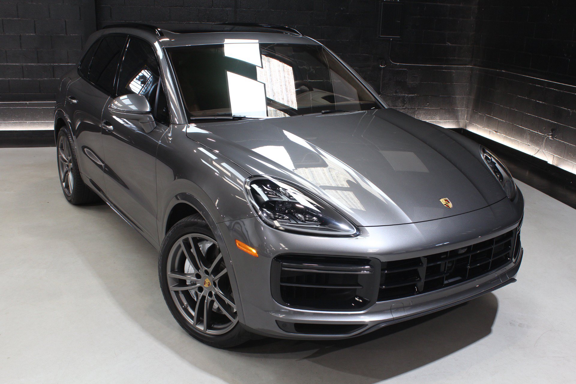 Used 2023 Porsche Cayenne Turbo AWD/4WD image 12