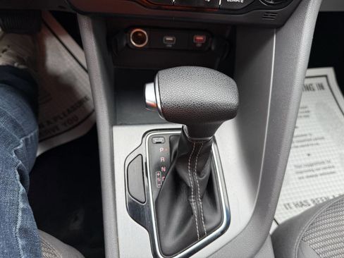 Used 2020 Kia Niro LX image 17