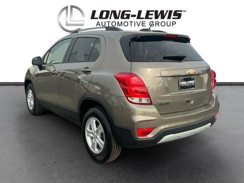 Used 2022 Chevrolet Trax LT w/ LT Convenience Package AWD/4WD image 4