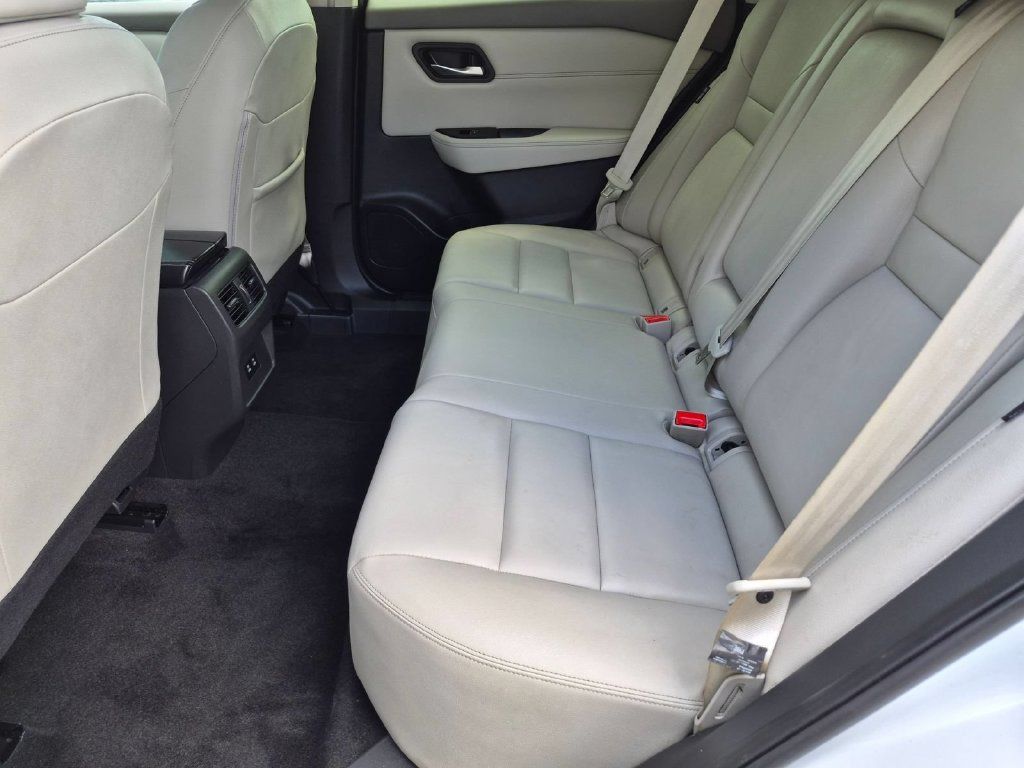 Used 2025 Nissan Rogue SL AWD/4WD image 25