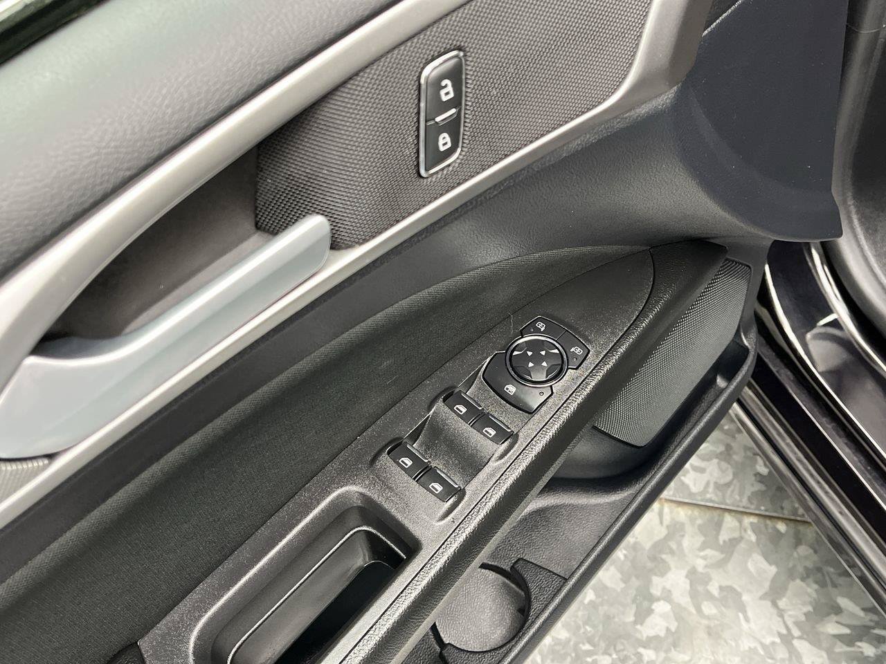 Used 2020 Ford Fusion SE FWD image 8