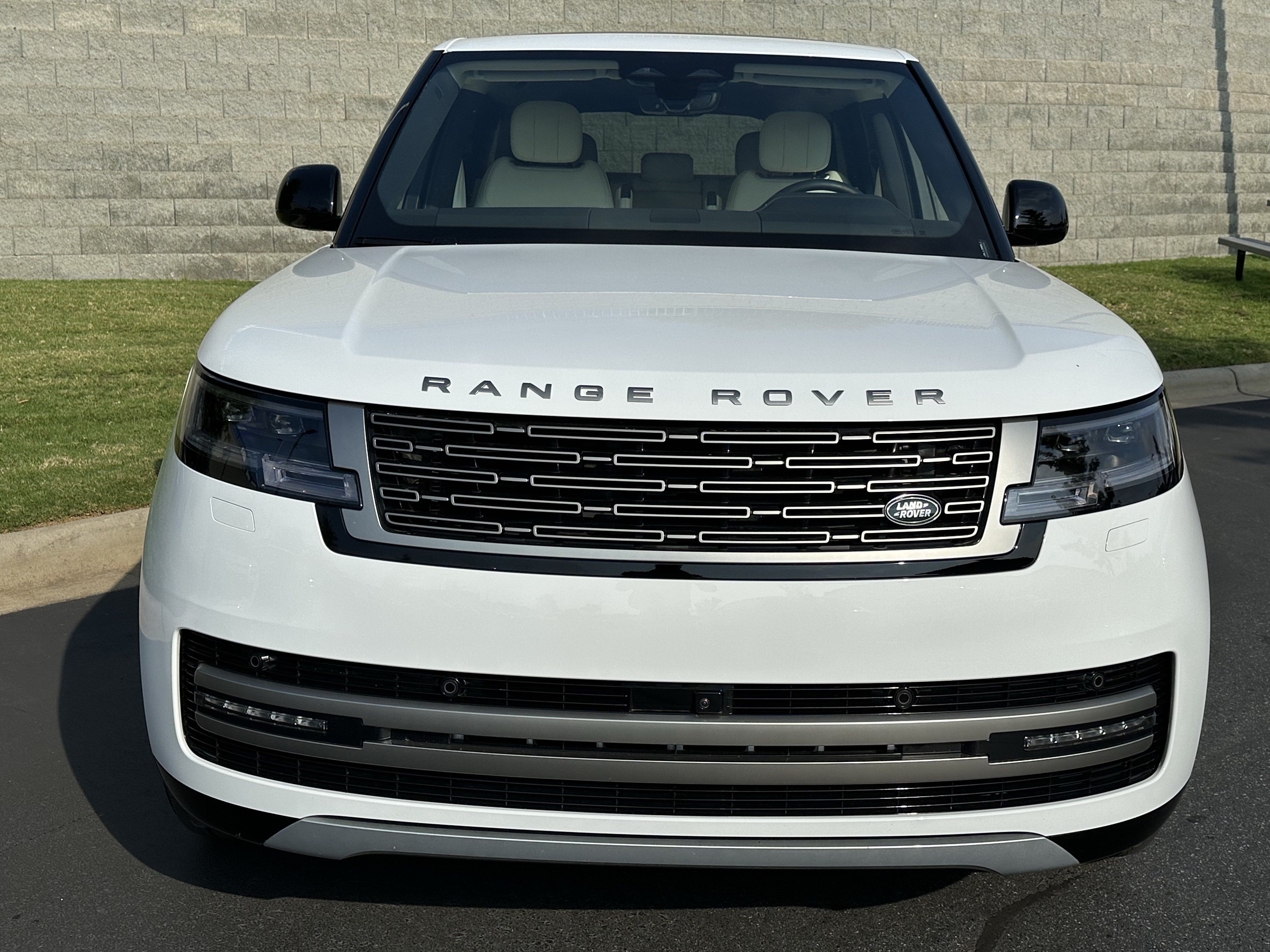 Certified 2025 Land Rover Range Rover SE AWD/4WD image 10