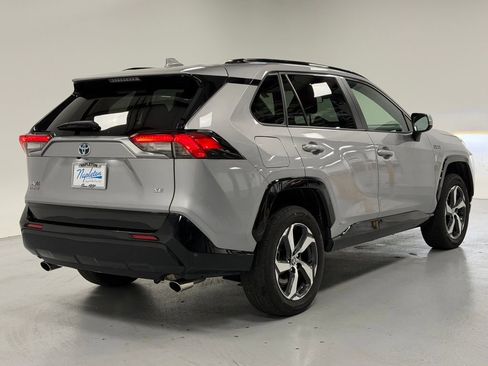 Used 2021 Toyota RAV4 SE image 4