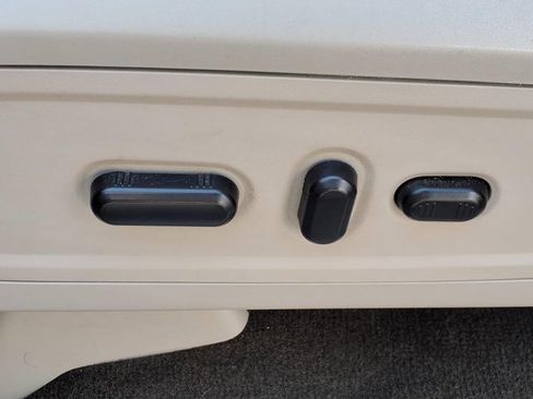 Used 2015 Lincoln Navigator 4WD image 19
